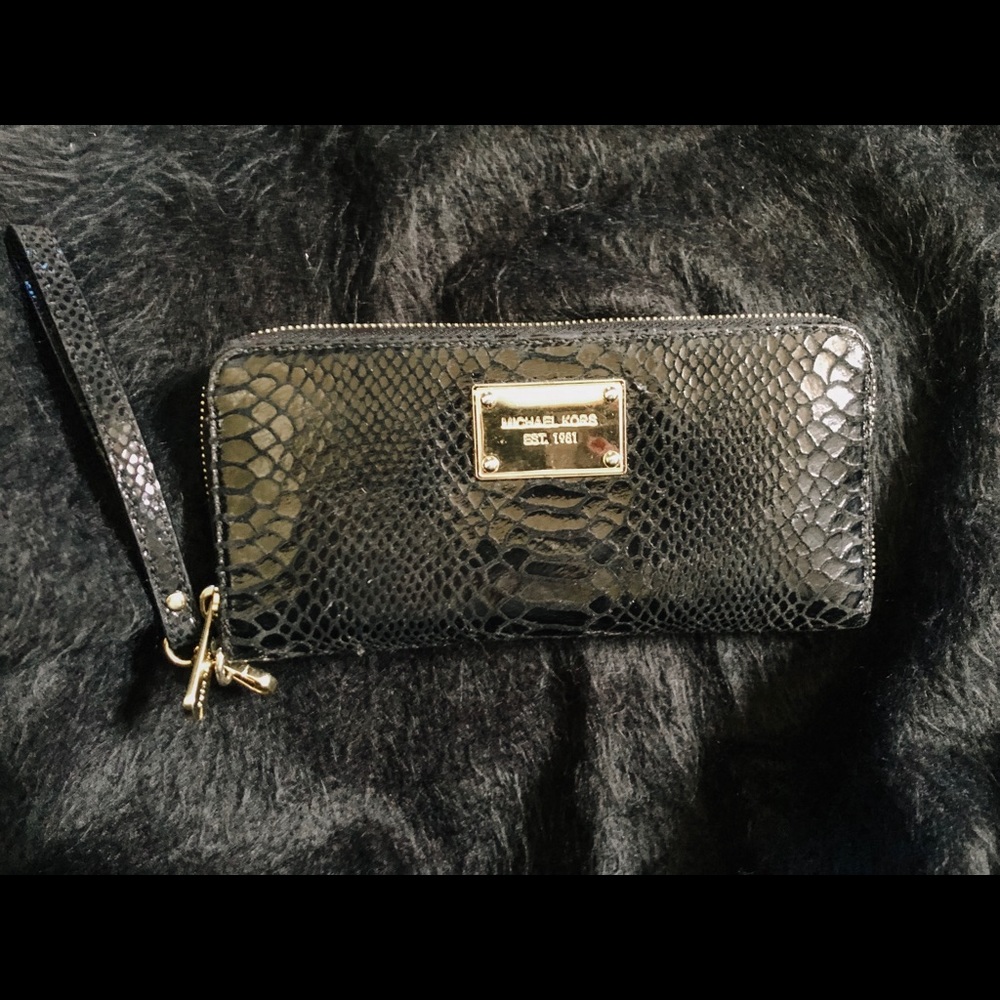 Michael Kors wallet!!